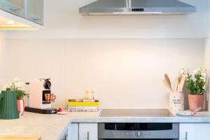 Central Sea View Flat Exmouth Sleeps 4 Walk to Beach