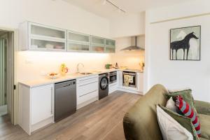 Central Sea View Flat Exmouth Sleeps 4 Walk to Beach