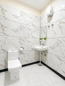 J Stays Modern Apartment near BHU