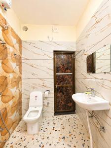 J Stays Modern Apartment near BHU
