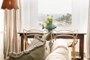 Stunning Sea Views & Designer Living Sleeps 5