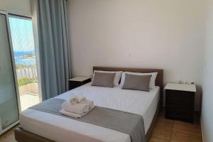 Beachfront Panorama Suite Kythira Jacuzzi & Sea View