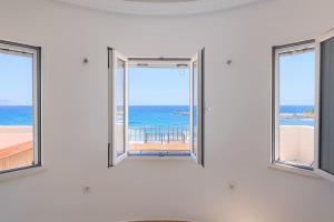 Beachfront Panorama Suite Kythira Jacuzzi & Sea View