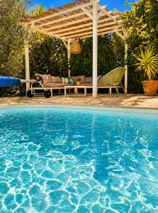Maison avec piscine et air de jeux enfants Drôme
