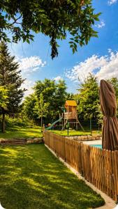 Maison avec piscine et air de jeux enfants Drôme