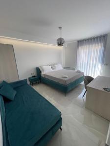 Xenia Room
