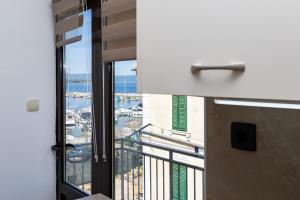 City center studio apartment