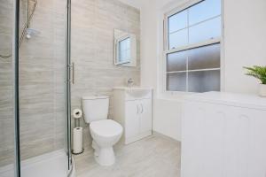 Twin Studio - Town Centre - Newley Refurbished - Long Stays Welcome
