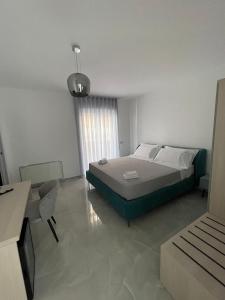 Xenia Room