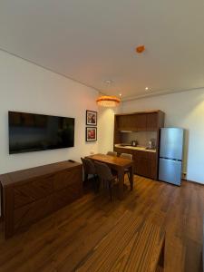 Dreamland Oasis Spacious Studio on 10th Floor with Sea & Mountain Views