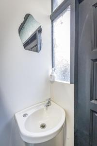 Near Shinjuku Quiet residential area in Nakano-Honcho Direct access by subway Cozy, great-value listing