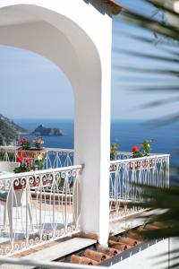 Golden Limonaia - Privacy & Stunning Sea Views by Maravista