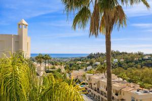 Luxe duplex Marbella met dakterras & zeezicht