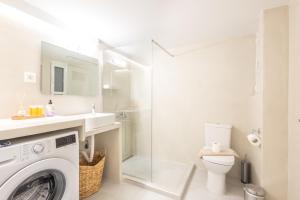 Charming Seaside Apartment Elegant 2BR in Glyfada
