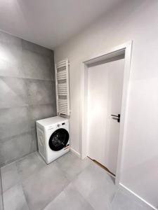 Room Near SGGW | Fast Wi‑Fi 600 Mbps