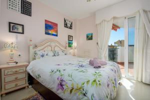 Spacious apartment with sea views