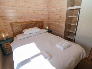 Dovestone Luxury Lodges sleeps 6 - pet free