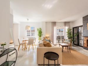 Los Naranjos modern 3 bedroom penthouse