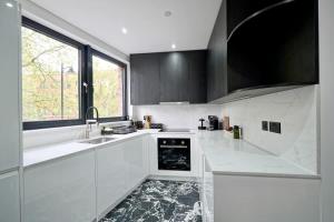 The Cut Luxury 2 Bed Apartment with Balcony