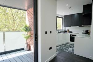 The Cut Luxury 2 Bed Apartment with Balcony