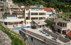 Beautiful Apartment In Bast With House Sea View