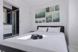 COLIVING - bedroom - TV- Private Bathroom