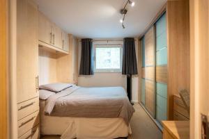 Modern 2 Bed 2 Bath Apartment in Great Dover Street Central London