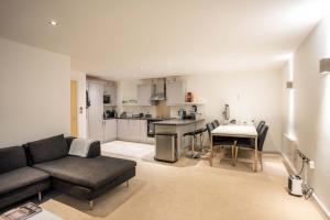 Modern 2 Bed 2 Bath Apartment in Great Dover Street Central London