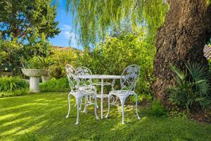 Beautiful 4-bedroom villa with pool and garden