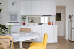 Lovely parisian flat in Montmartre
