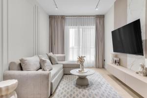 Bright & Cozy 1BR Heart of Dubai Marina by EE Holiday Homes