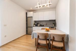 Mareluna Long Beach by Odea Stays