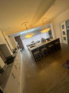 4 Bayswater