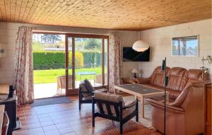 Stunning Home In Hundested With Wifi