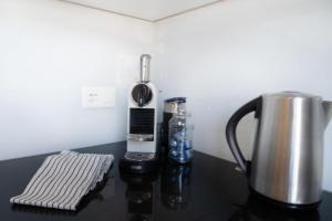 Modern City Centre Flat with Balcony