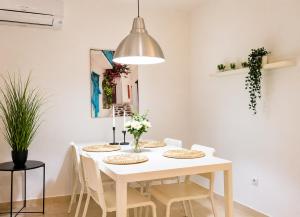 Apartamento Acuarela con piscina y terraza a 1 min de la playa Les Deveses