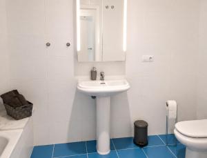 Apartamento Acuarela con piscina y terraza a 1 min de la playa Les Deveses