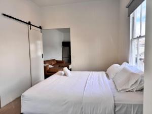 Spacious Queenslander Charm - Heart of New Farm