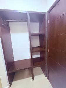 Estudio de Lujo con Cama King y vista con alberca