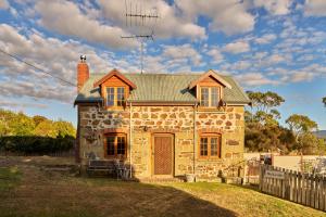Heritage Blacksmiths Cottage - Lisdillon - Waterfront