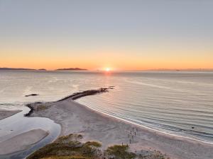 Heritage Blacksmiths Cottage - Lisdillon - Waterfront