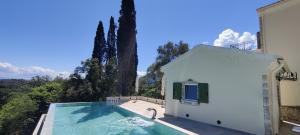 Lithos Courtyard