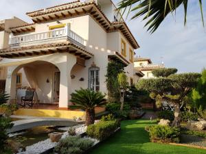 Casa en El Pinet con jardín
