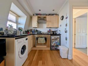 Cosy apt just 5 mins walk from Underground Station