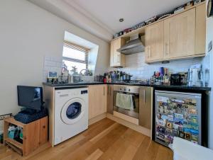 Cosy apt just 5 mins walk from Underground Station