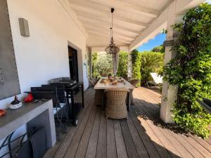Villa Le Clos Réal, Villa dexception avec vue mer, piscine chauffée à débordement, Golfe de Saint Tropez