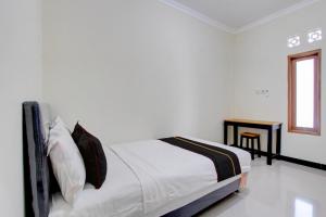Hotel O Syariah near Plaza Ambarrukmo Yogyakarta formerly Teratai Inn