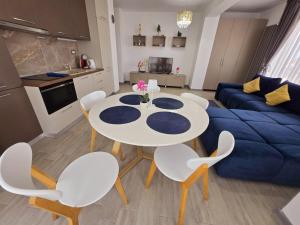 Azizi Apartments Beach Pool & Spa Resort cu Piscina incalzita Interior
