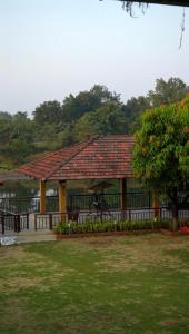 RiverDale Royale Villa-Perfect Riverfront Escape