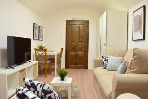 Modern home in hip&central area!